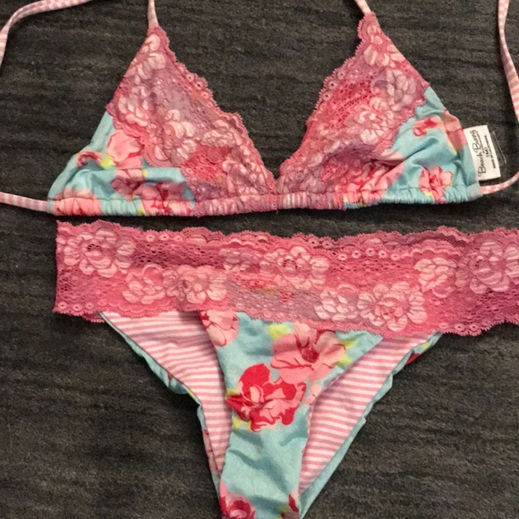 Beach bunny - Picture 1 of 3